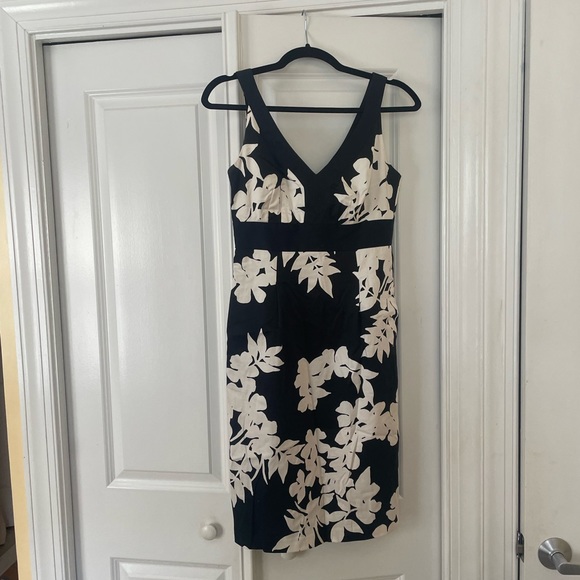 Vintage White House Black Market black white floral dress VGUC - Picture 2 of 5